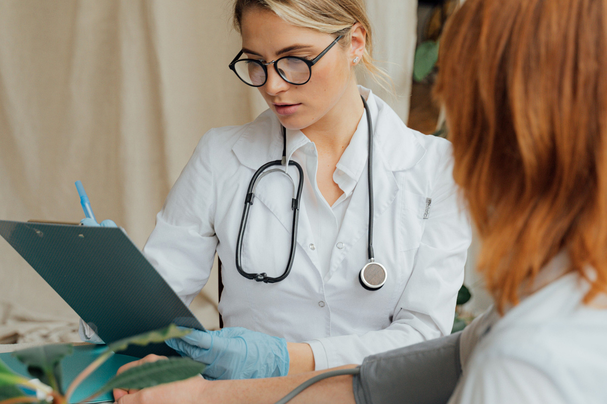 Doctor examining and discussing a patient's condition in a clinic