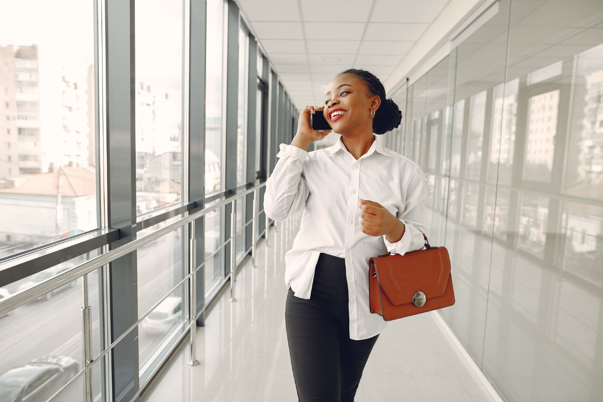 Employee contacting payroll about a missing salary payment