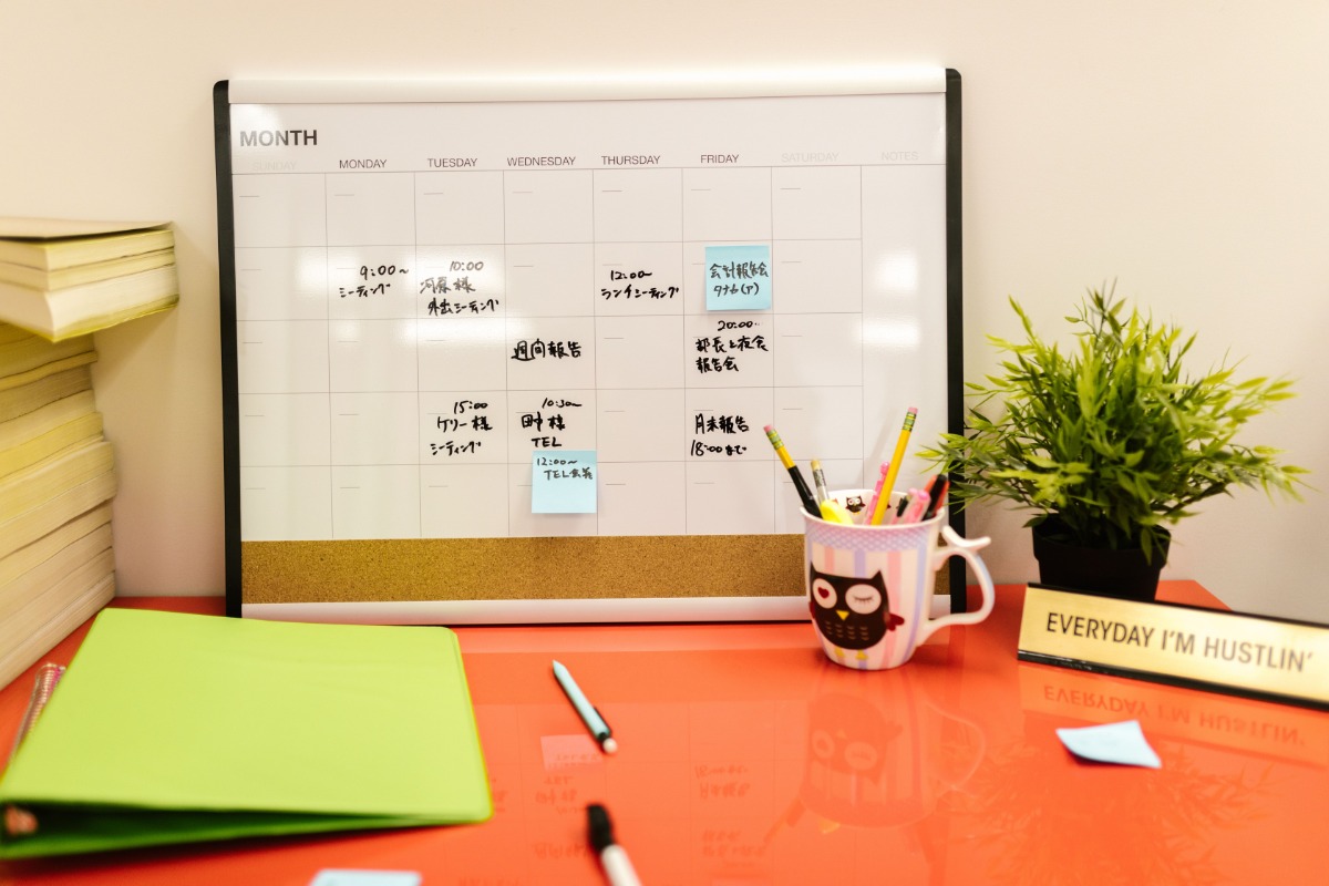 Japanese monthly calendar with handwritten schedule notes