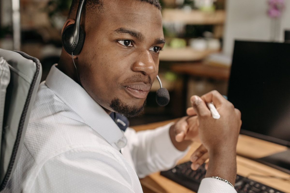 Customer service representative answering a phone inquiry