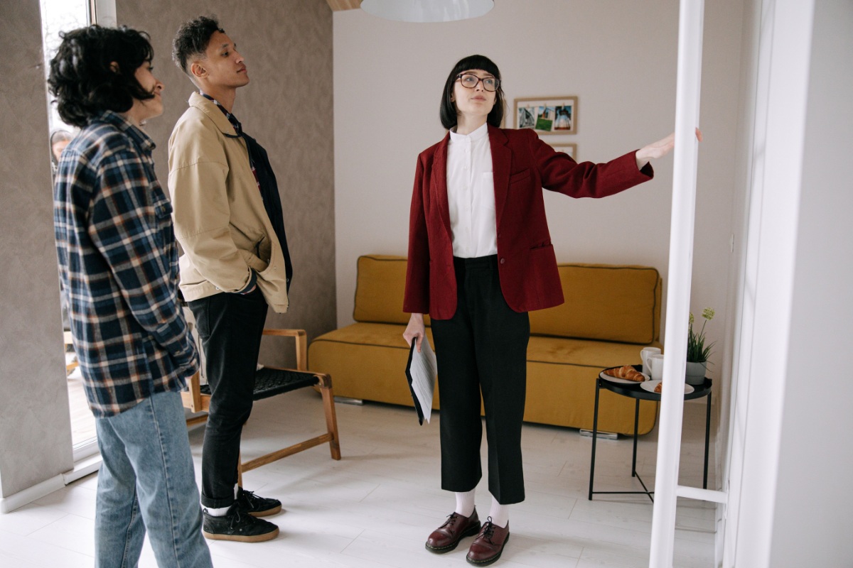 Prospective tenants viewing an apartment with a real-estate professional