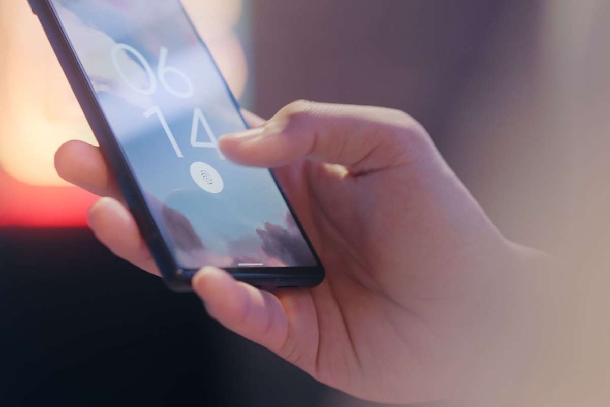 Smartphone fingerprint authentication for secure online banking